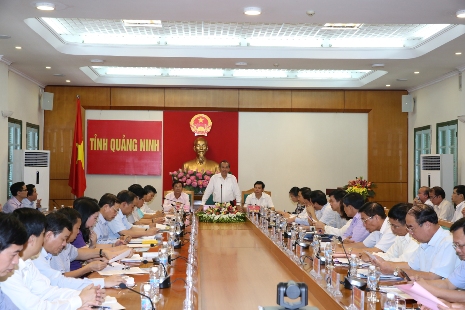 ຮອງນາຍົກລັດຖະມົນຕີເຈືອງຮ່ວາບີ່ງເຮັດວຽກຢູ່ແຂວງກວາງນີງ